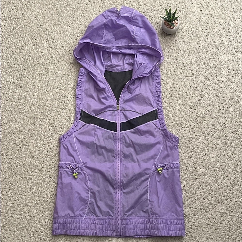 Lululemon run like the wind vest
Light purple with grey and green